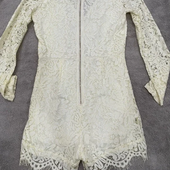 Lace romper - Picture 2 of 4